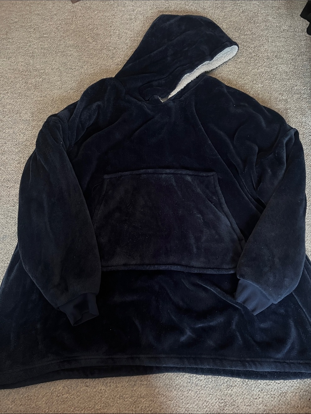Cozy Navy Huggle
